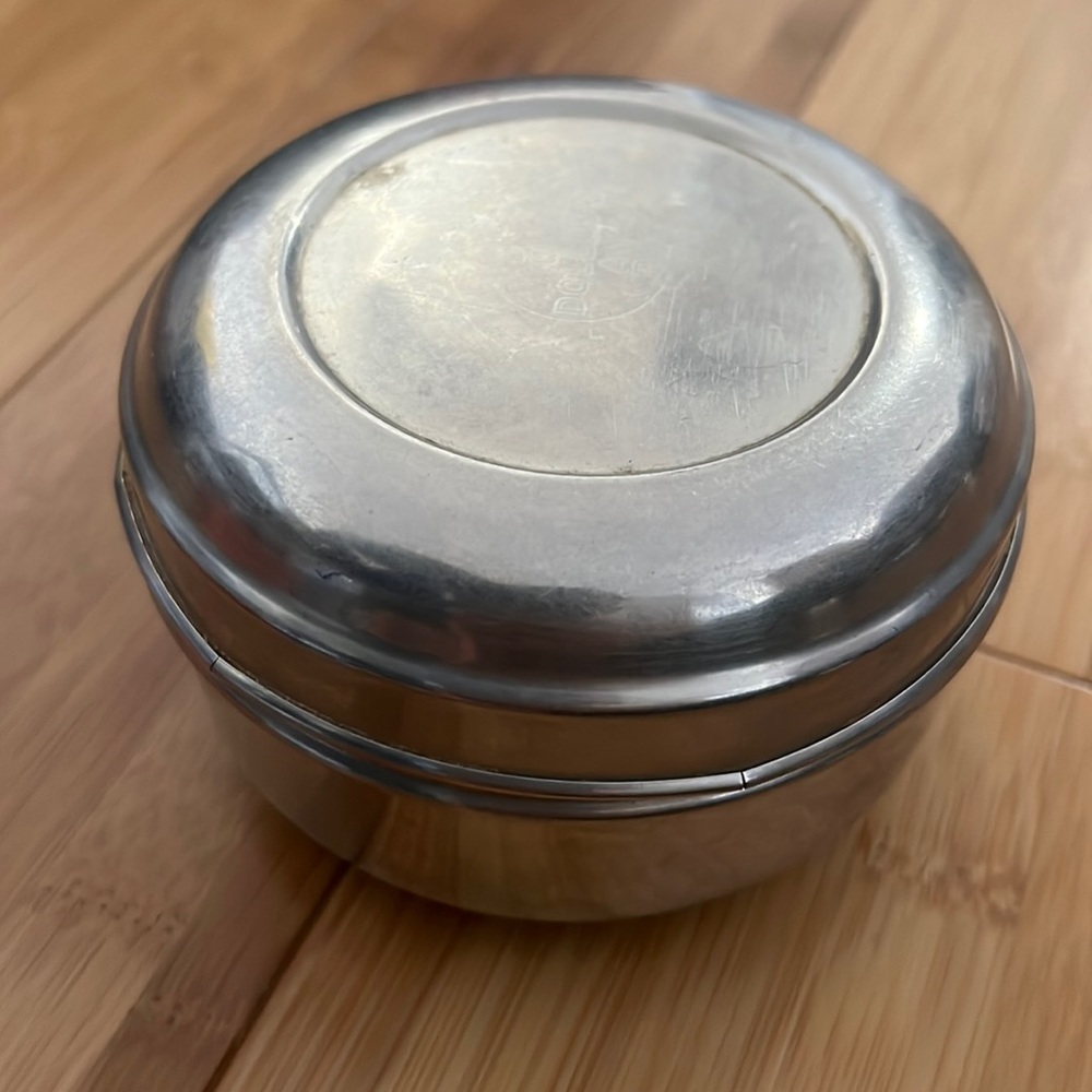 Storage container